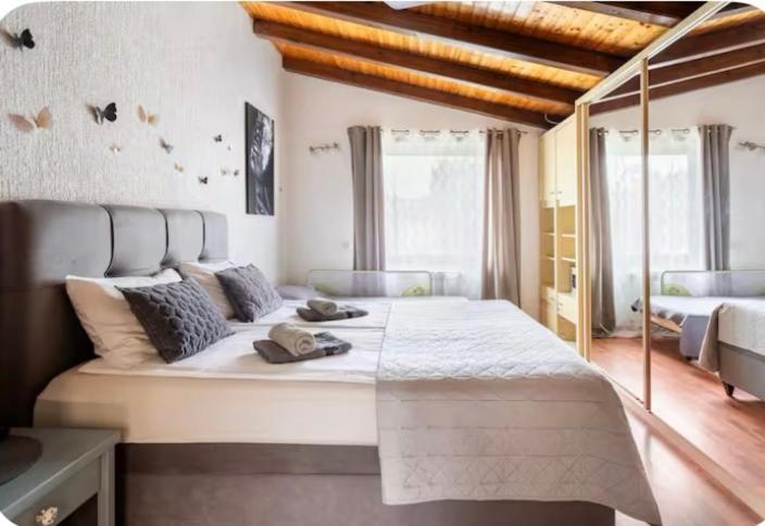 Lux Apartment Barbara Πόρετς Εξωτερικό φωτογραφία